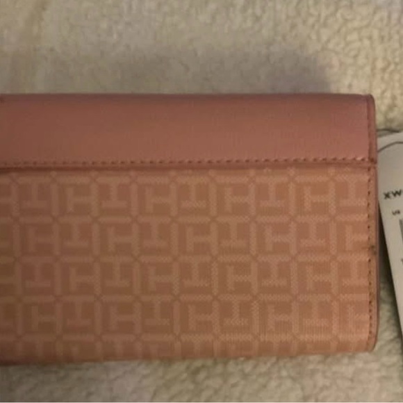 Tommy Hilfiger Blush Pink Logo Flap Wallet – Monogram Detail – NWT - Picture 2 of 6